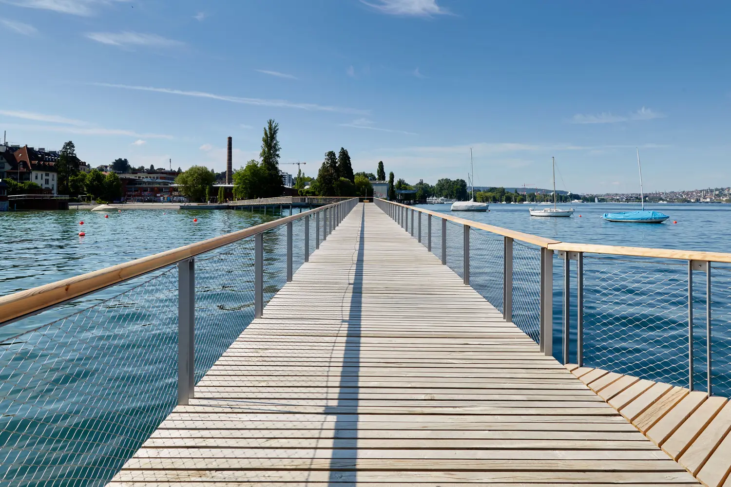 Webnet on a lake pier